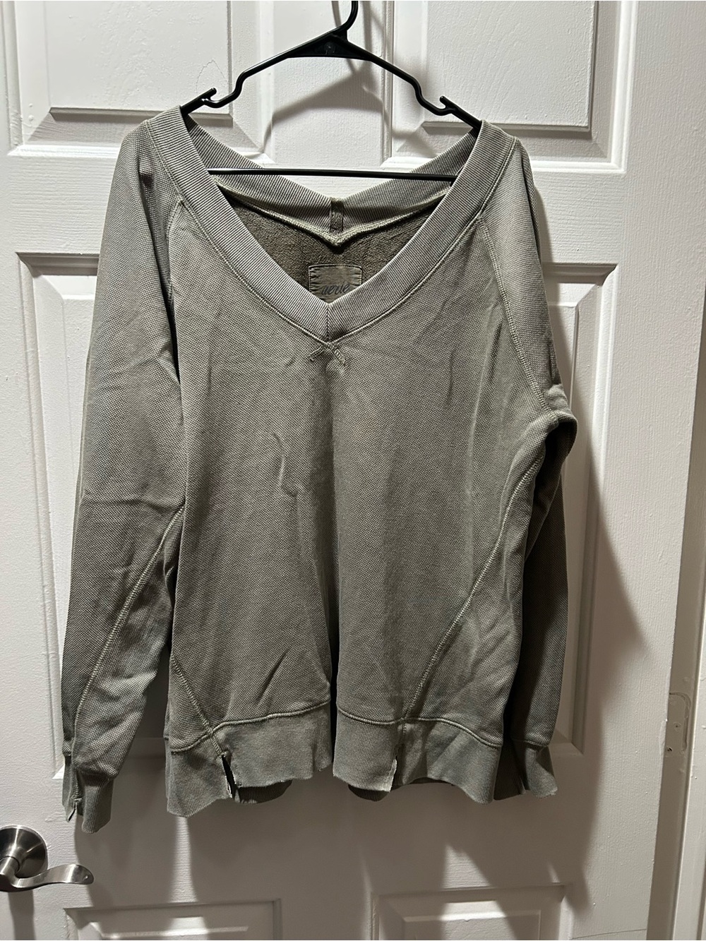 Aerie Women’s Vacay Everyday V-Neck Slit Sweatshirt Size Small